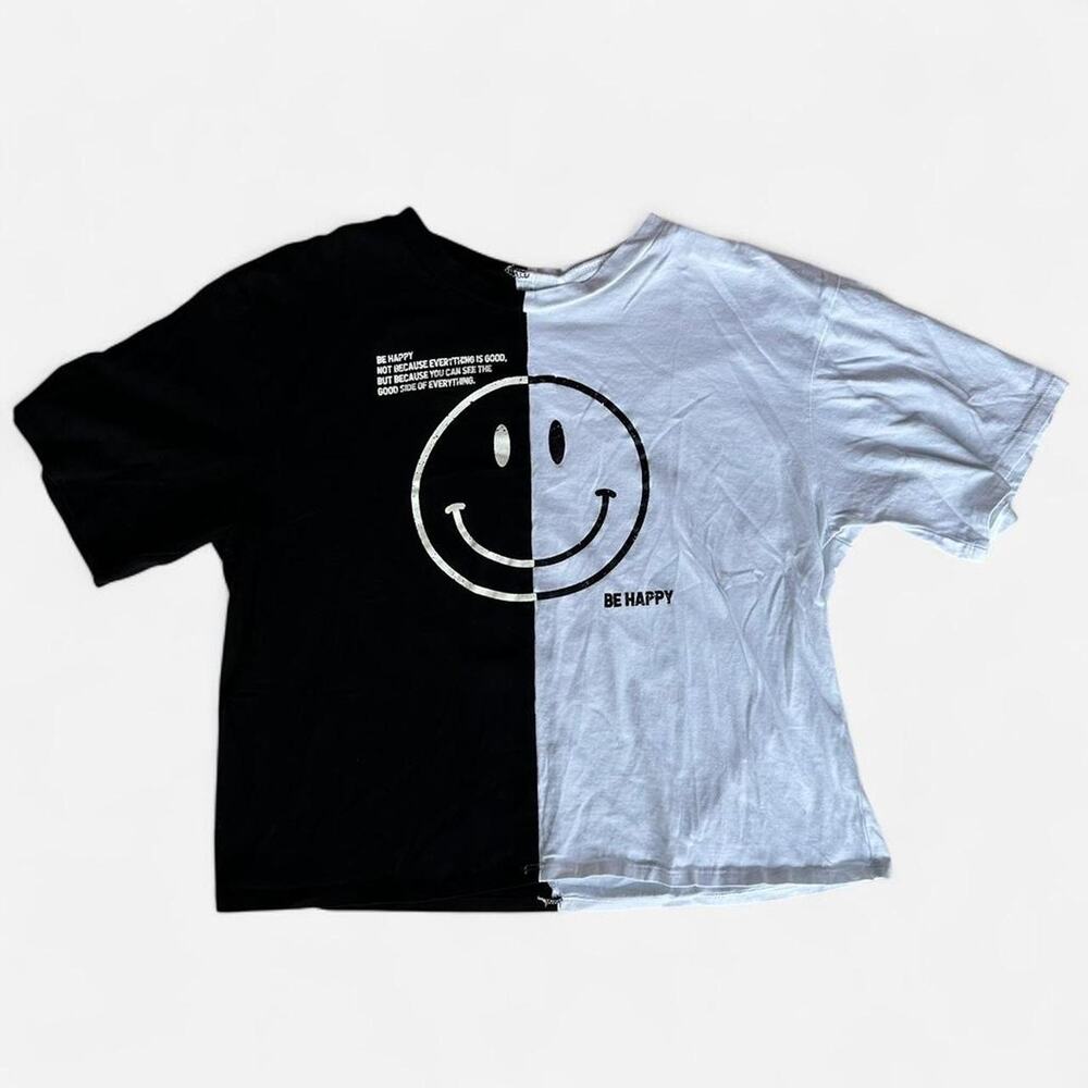Graphic smiley face tee